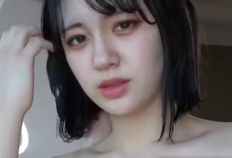 微胖女孩，不妨下载观看她的视频，感受一下她独特的魅力！1V970M