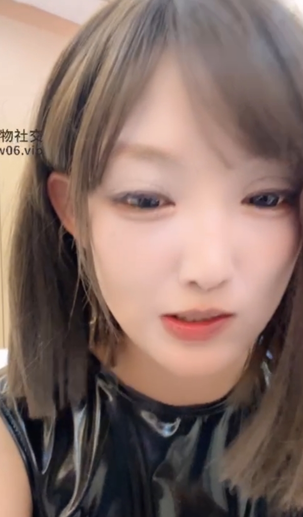 转载搬运玩物直播官方原版aiu最新合集1V600M，酒店偷吃前男友