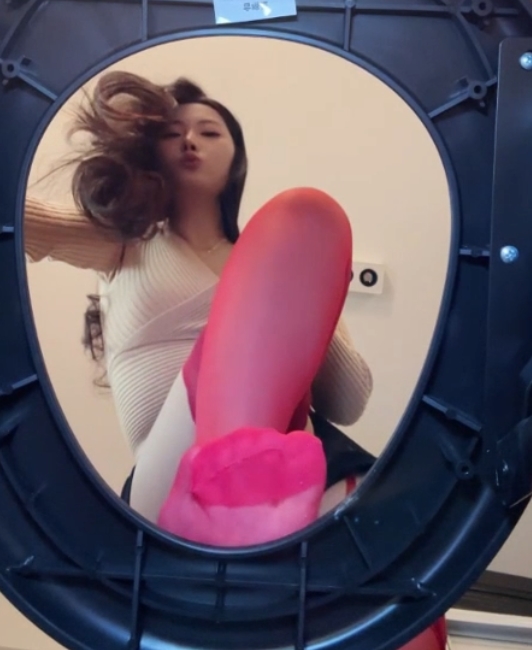 玩物直播百度盘羞辱合集娩娩婏婏最新视频1V400M，香水马桶视角