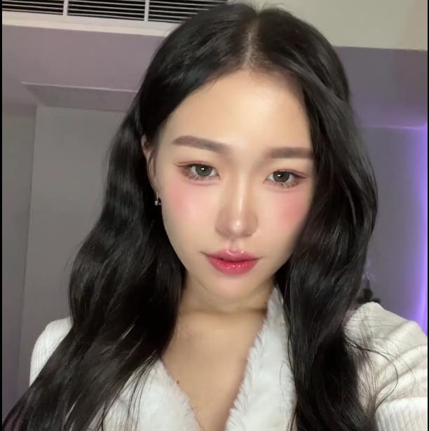 快手COS合集meriolchan最新作品16V4G，海贼王女帝道具秀，自拍精彩不断