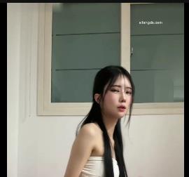 韩国反差女神尹公主自娱自乐潮P最新合集5V613M，双眼皮自拍