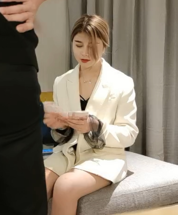 步宾探花二狗126v合集97.6g劲爆资源