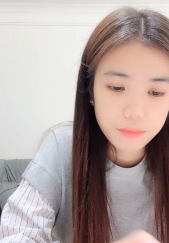 妮妮60v合集56.4G眼镜反差媚态