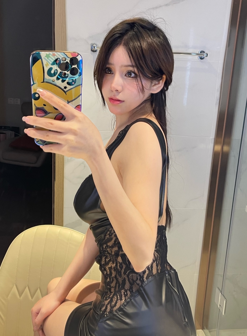 奔跑的晶骡儿推特私拍14套合集86V1.95G绝密展示