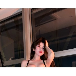 奔跑的晶骡儿推特私拍14套合集86V1.95G绝密展示