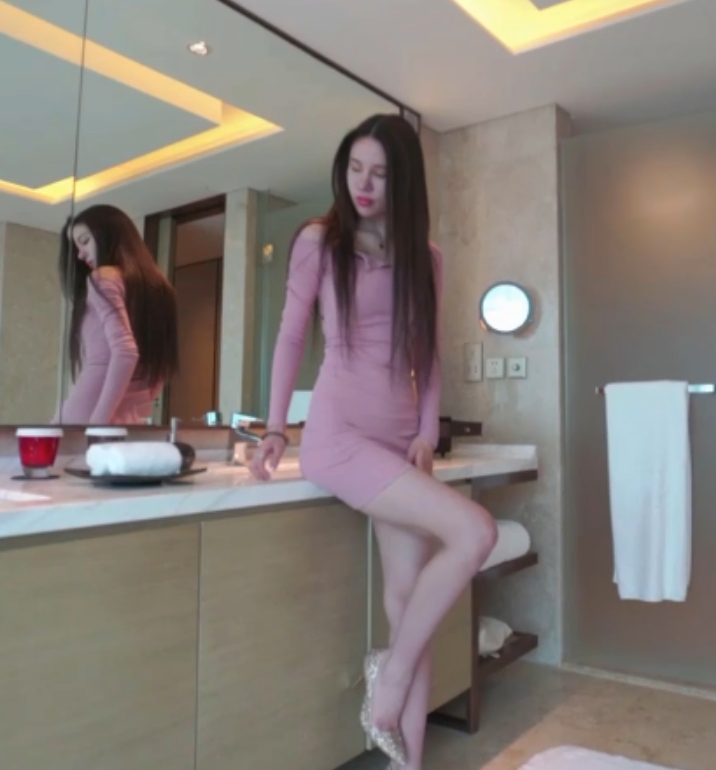 微博果哥铂金版私拍合集42部10G绝密惹火