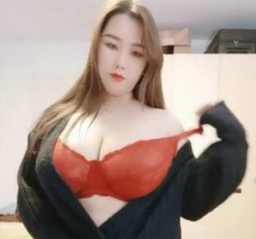 主播圆圆蜜桃臀舞集88V50G超级坦克燃爆