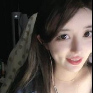 蜜桃臀主播绵绵熊推特表演1.3G湿身战袍