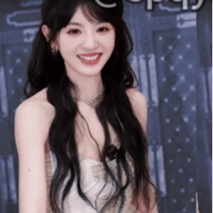 推特李露怼脸自拍动图福利14部114MB超近距离