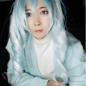 推特点映水银灯雪女COS1部95m黑丝视角