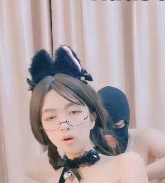 2.32G某网黑丝靓女互动视频1部好销魂