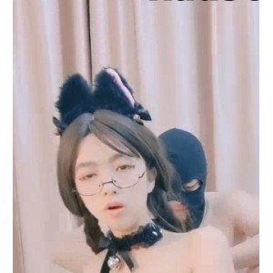 2.32G某网黑丝靓女互动视频1部好销魂