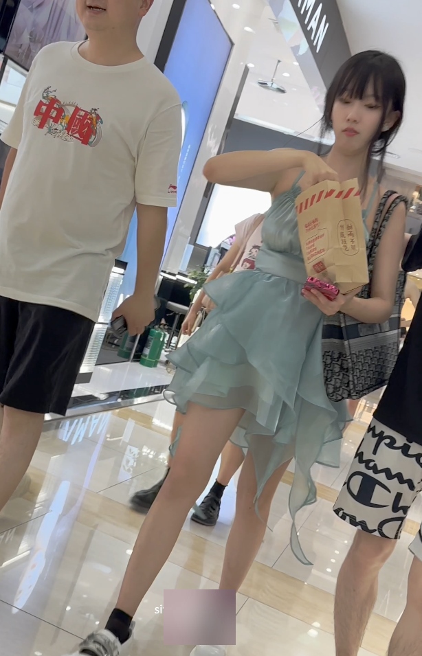 超清甜KFC两位靓女实拍合集1部679MB