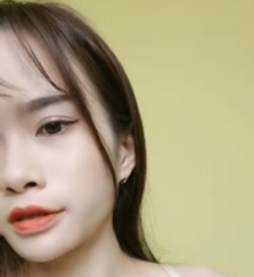 某推气质小仙女，直播无遮挡表演身材