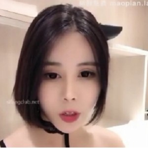 哗哩哗哩黑丝服装女神〖美娜酱baby〗漂亮双峰摇摇欲坠，逗趣感十足