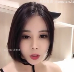 哗哩哗哩黑丝服装女神〖美娜酱baby〗漂亮双峰摇摇欲坠，逗趣感十足