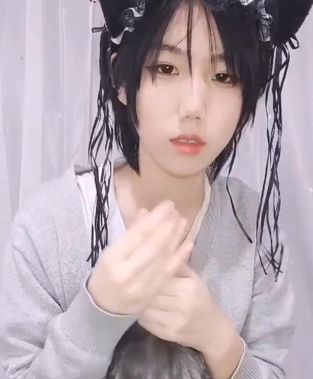 某推高跟鞋狐狸尾浮力姬（韵韵）露脸私拍合集