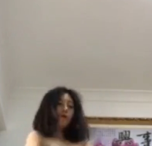 熏熏推特跳舞合集33V539M竹笋奶学妹辣舞撩人