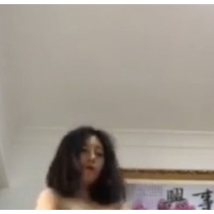 熏熏推特跳舞合集33V539M竹笋奶学妹辣舞撩人