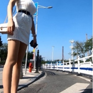 街拍客优质白裙长腿小姐姐视频1部707M