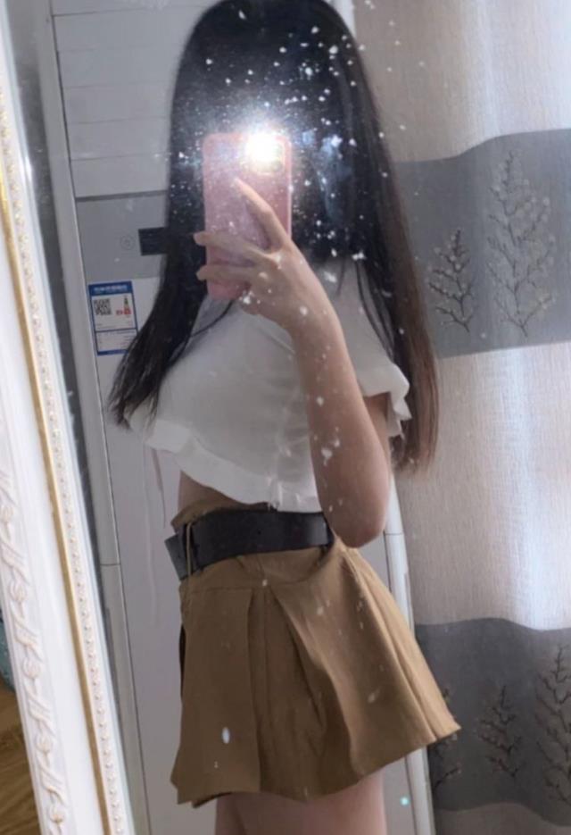 私密展示清纯白袜女大三人游3部2G反差实在太大了