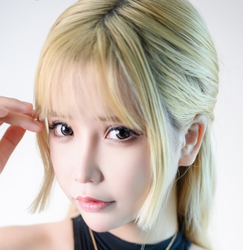 推特莫子私人助理OL美腿视频88部30G曲线玲珑
