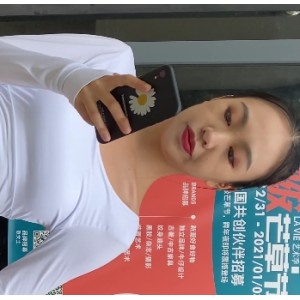 街拍小鹿粉色皮裤紧身视频1V5.13G长腿玉臀暗香浮动