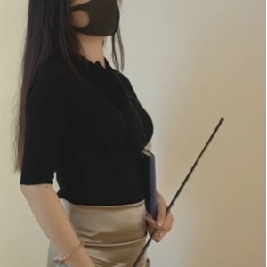 网盘老师小脚指教棒子1部660M黑丝湿滑爆裂